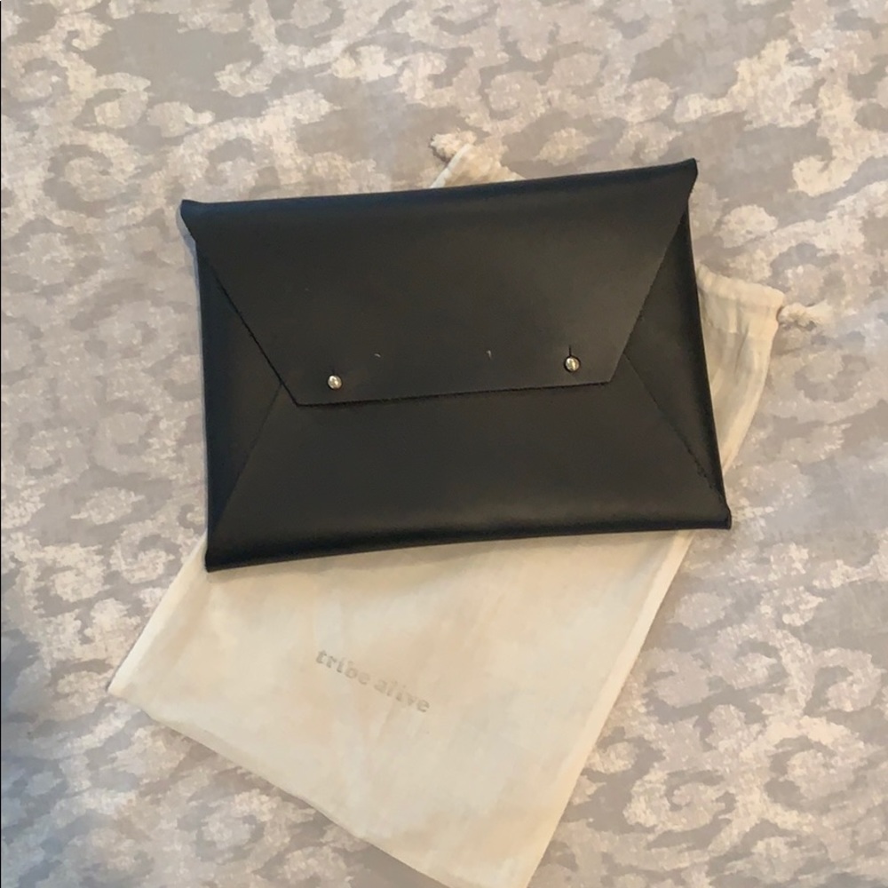 Tribe alive clutch